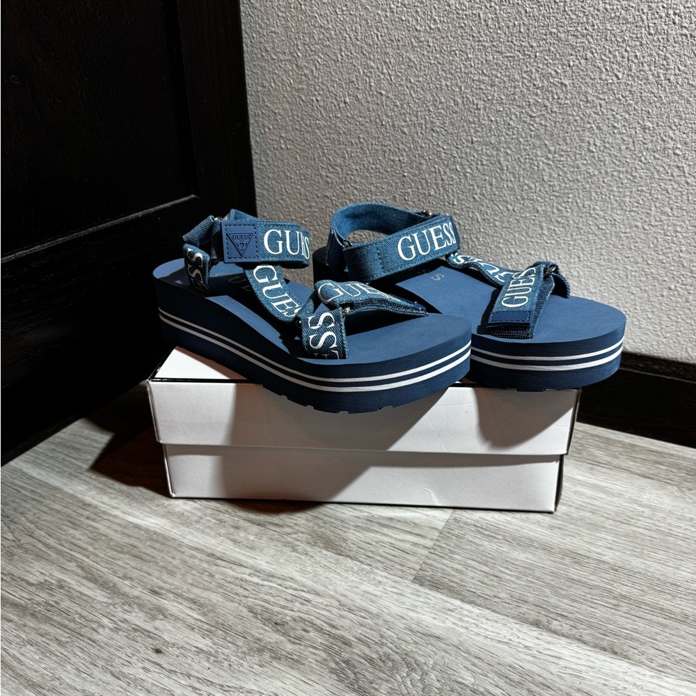 NWT GUESS Women’s Navy Platform Sandals